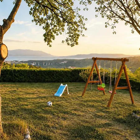 Villa Pepinela - *
